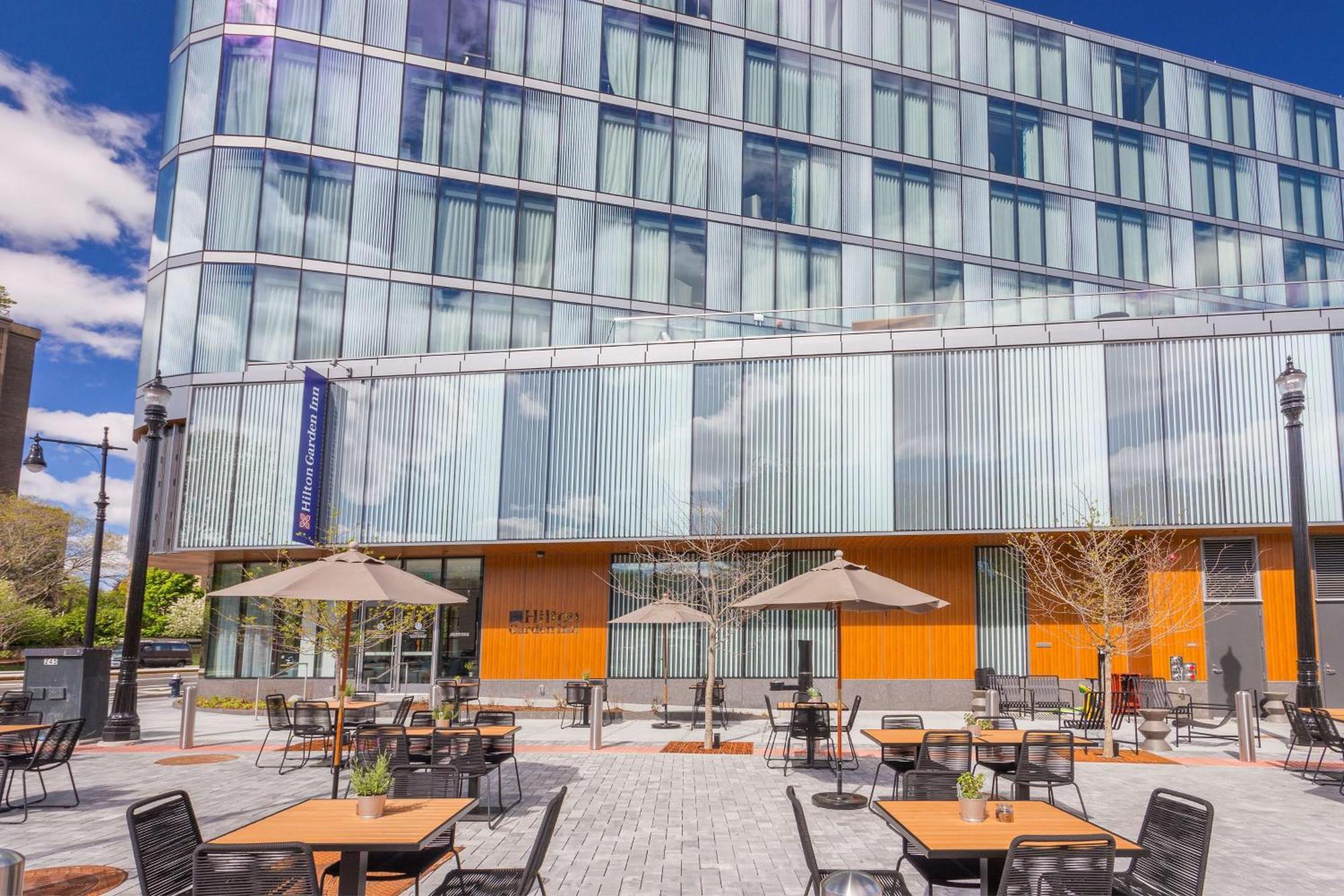Hilton Garden Inn Boston Brookline, Ma Exterior photo