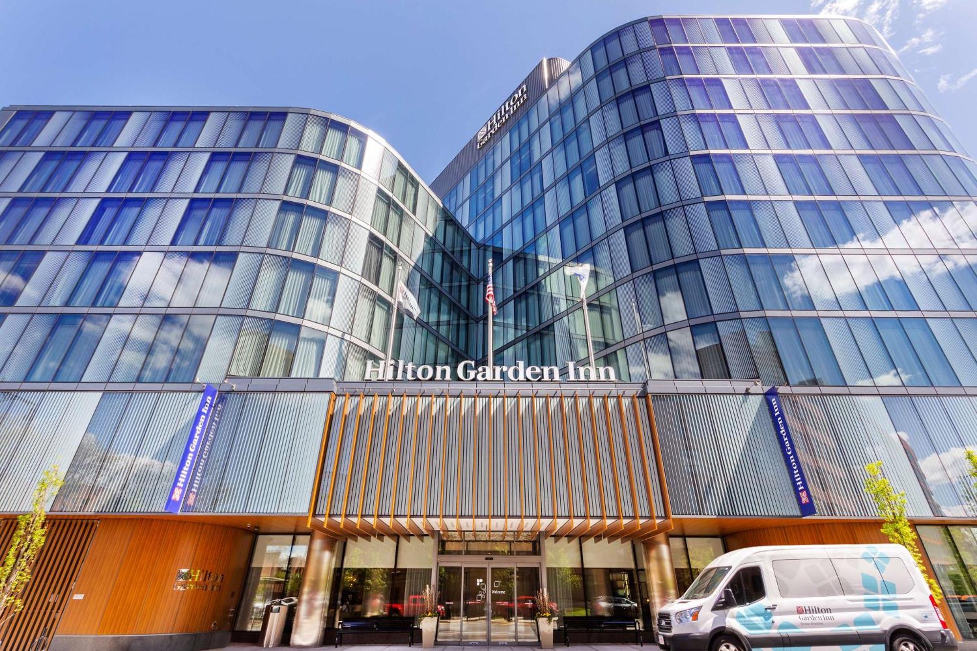 Hilton Garden Inn Boston Brookline, Ma Exterior photo